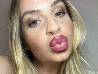 naughty cam girl masturbating PeachyyBunnyy