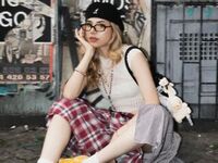 camwhore masturbating with dildo RosesRosie