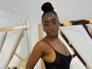 naughty camgirl masturbating with dildo SelenaHadid