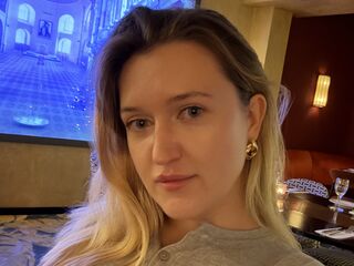 naughty cam girl fingering pussy SkyAmy