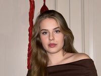 hot cam girl masturbating with vibrator SofiaWeber
