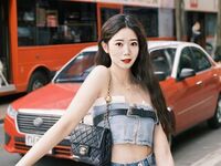 cam whore live YiyiChen