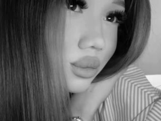 girl chat room ZellaRessler